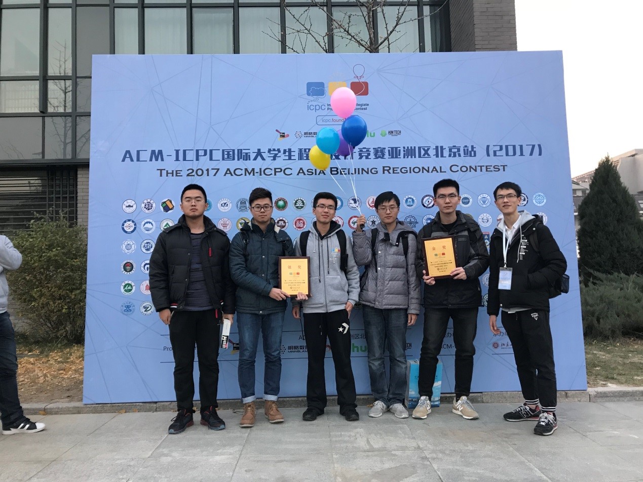 ICPC北京站参赛队伍(左起李孟韬、王英艺、吴泽航、郑黎明、王天舒、何卫锋)